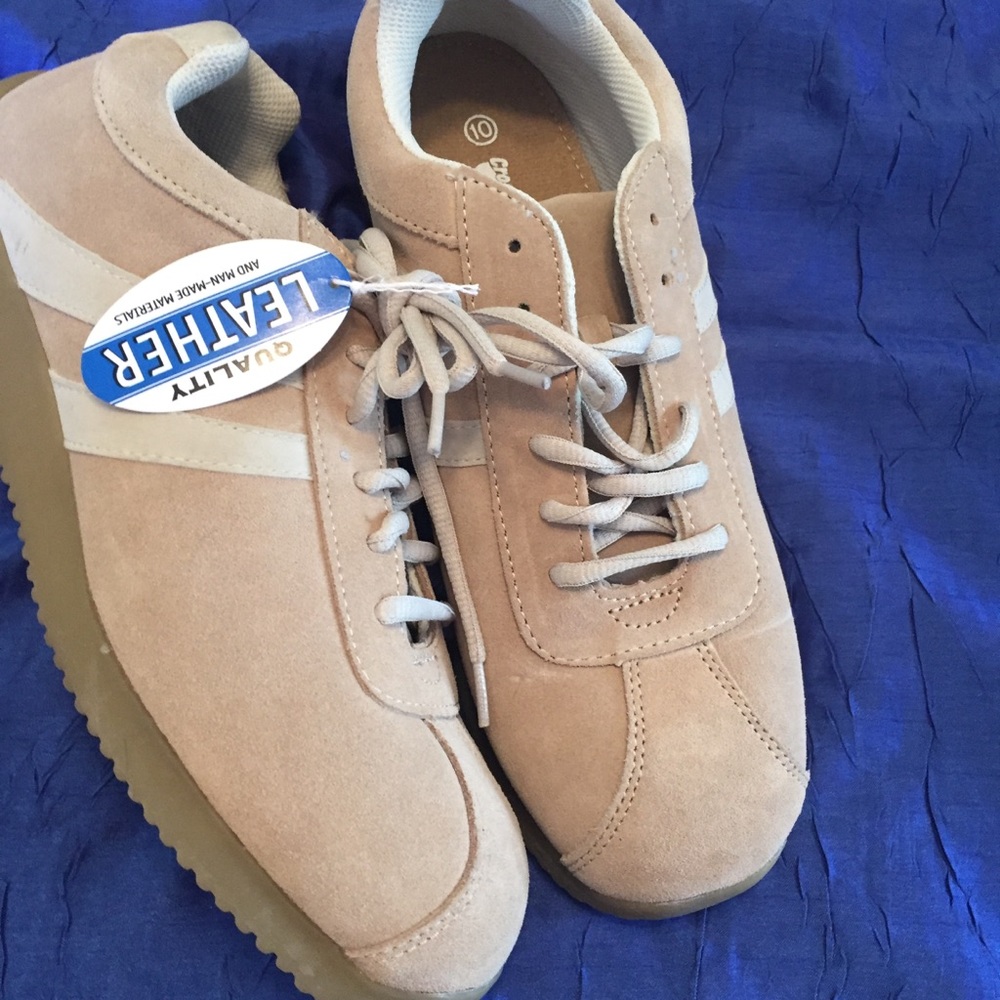 NWT Cross-trekkers Leather Shoes size 10